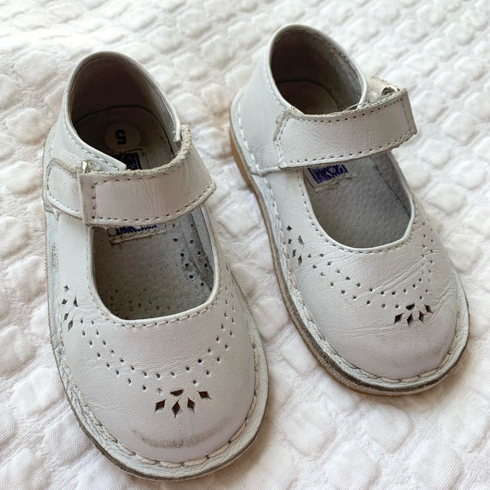 L’Amour Mary Janes Size 5 white